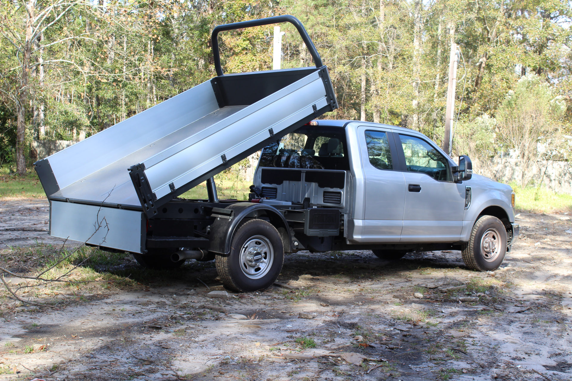 Medium Duty Flatbed and Tipper Trucks